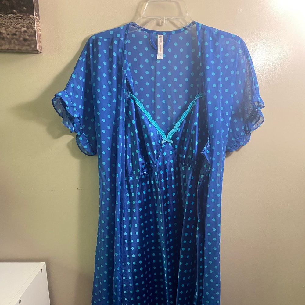 Large/Xl- womens sleepwear and robe